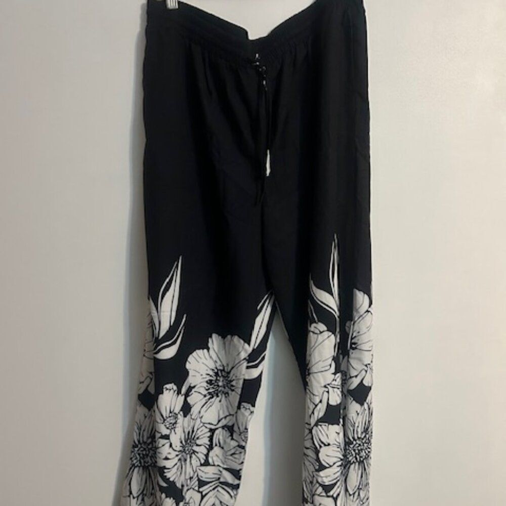 Black/White Floral drawstring wide-leg pants, size 2XL
